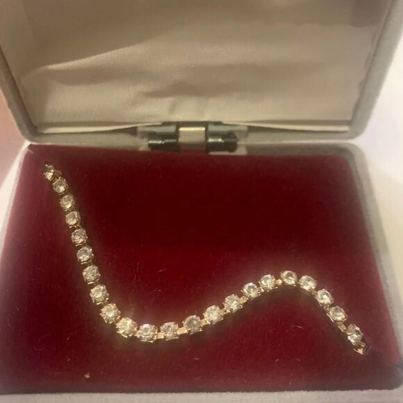 Genuine Austrian Crystal Bracelet in case box - Picture 1 of 7